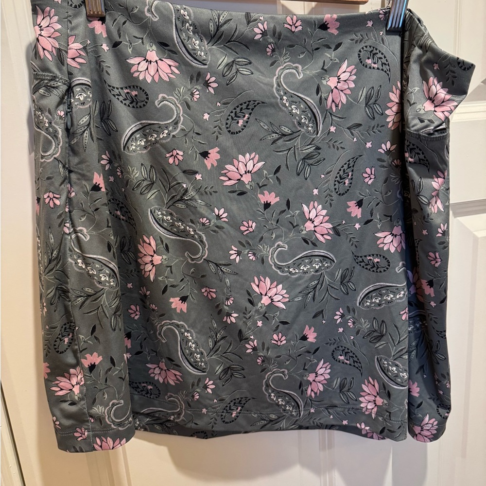 J Jill Fit sage Green Floral Skort with Pink Accents - Picture 2 of 6